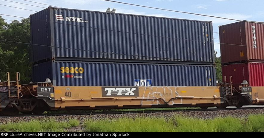 DTTX 759041C with two containers